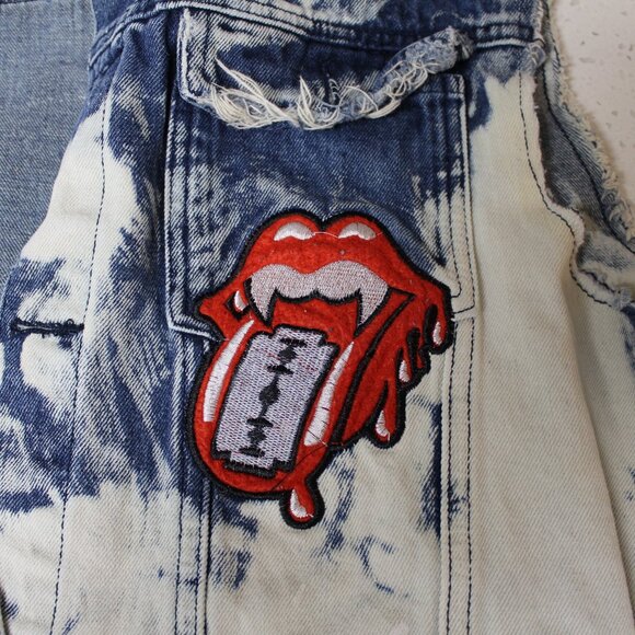 VEST - Picture 7 of 12